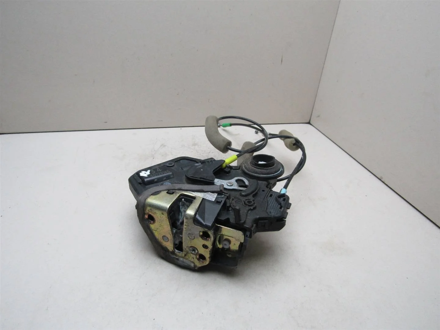 Замок двери задней левой Toyota Camry CV3 2001-2006  [6906033071]  3.0 1MZFE в Вологде