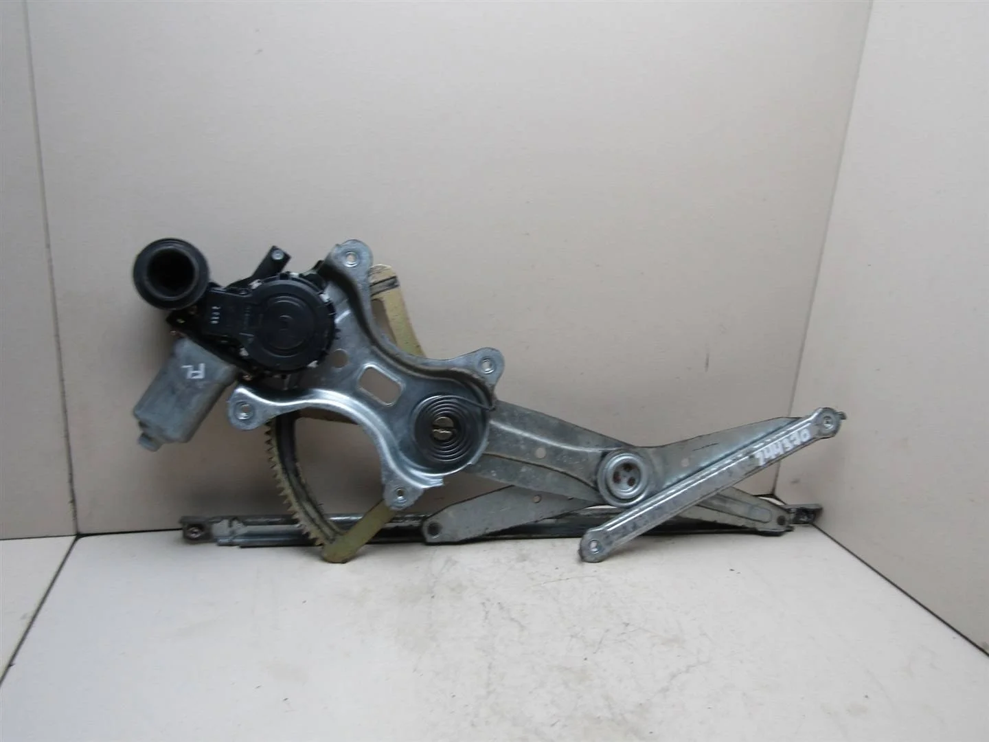 Стеклоподъемник электр. передний левый Toyota Camry CV3 2001-2006  [6980233060]  3.0 1MZFE в Вологде