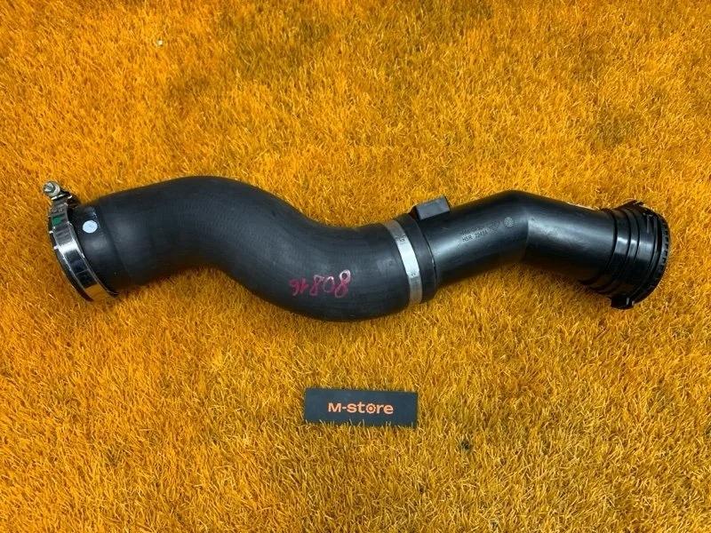 Патрубок интеркулера Bmw 1-Series 2011 13717597588 F20 N13B16A, правый