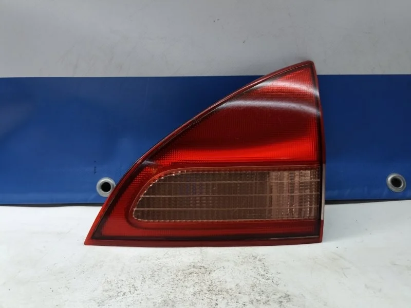 Фонарь внутренний Nissan Wingroad 2001 26540WE025 WHY11, задний правый