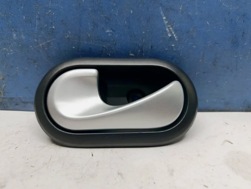 Ручка двери внутренняя Renault Sandero 2013 8200733848 BS11 1.6 K7M710, передняя левая