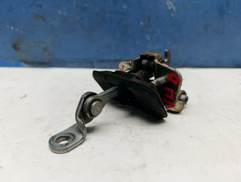 Ограничитель двери Renault Sandero 2013 804305879R BS11 1.6 K7M710, передний левый