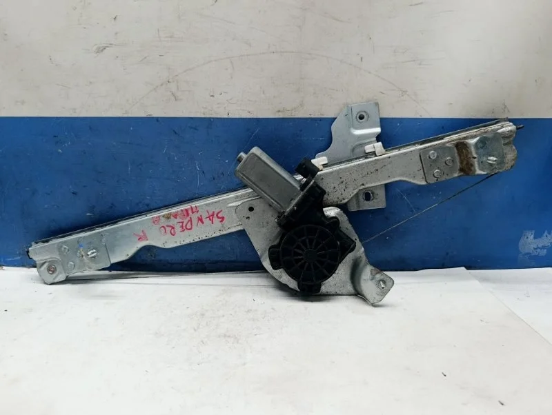 Стеклоподъемник электрический Renault Sandero 2013 807202145R BS11 1.6 K7M710, передний правый