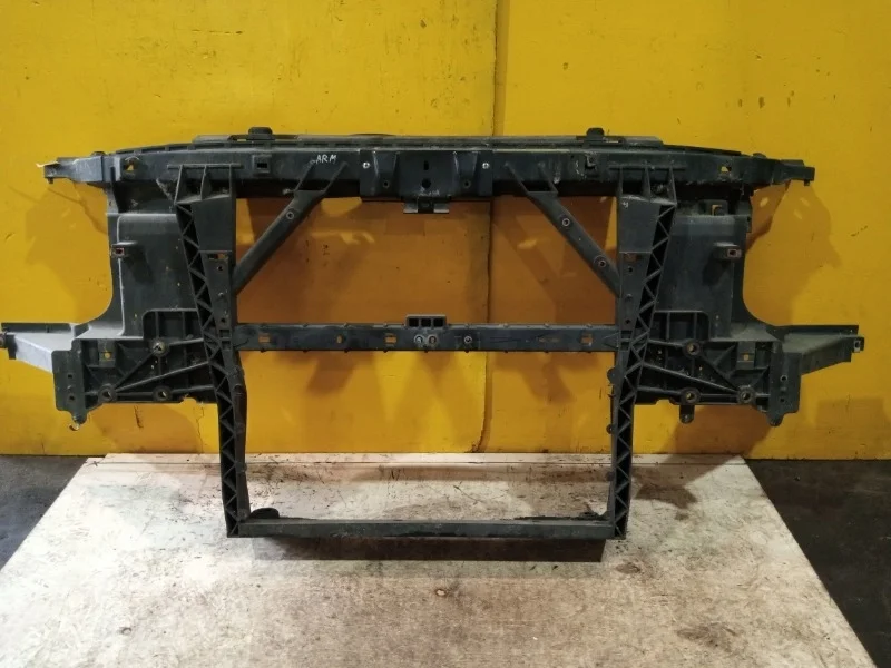 Передняя панель радиаторов Nissan Armada 2004-2015