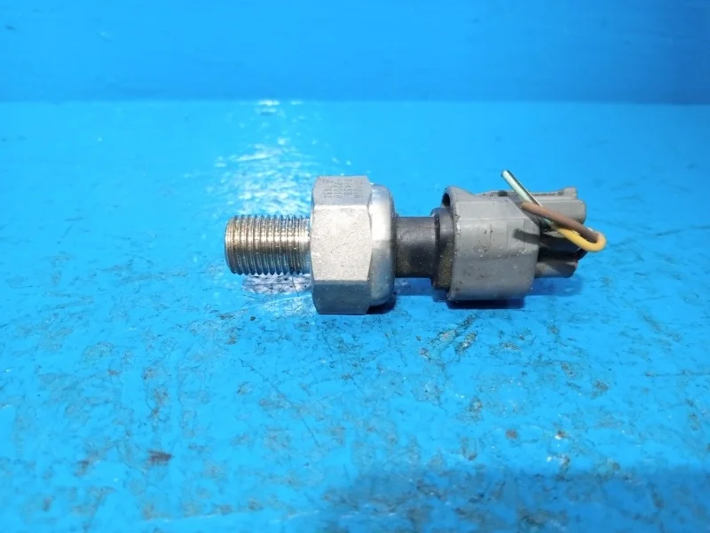 Датчик давления топлива Toyota Avensis, Corolla, Crown, Noah, RAV4, Voxy 1999-2005