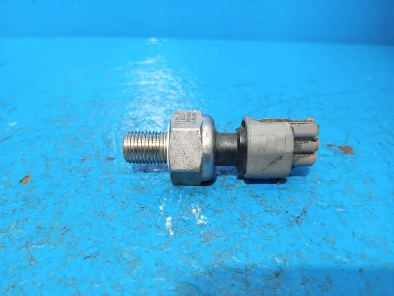 Датчик давления топлива Toyota Avensis, Corolla, Crown, Noah, RAV4, Voxy 1999-2005