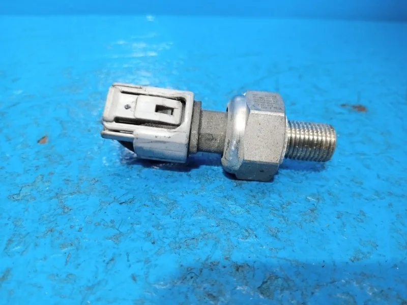 Датчик давления топлива Toyota Avensis, Corolla, Crown, Noah, RAV4, Voxy 1999-2005