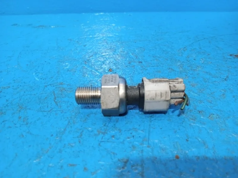 Датчик давления топлива Toyota Avensis, Corolla, Crown, Noah, RAV4, Voxy 1999-2005