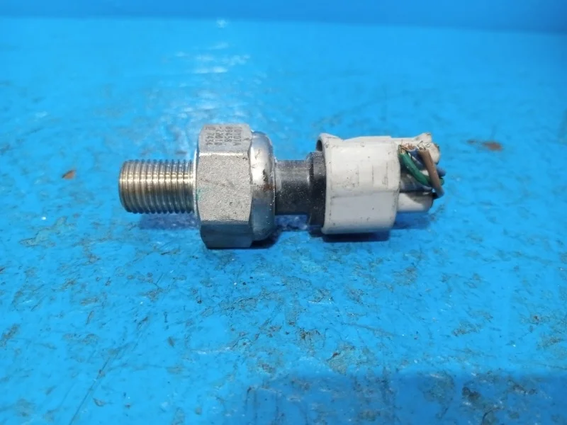 Датчик давления топлива Toyota Avensis, Corolla, Crown, Noah, RAV4, Voxy 1999-2005