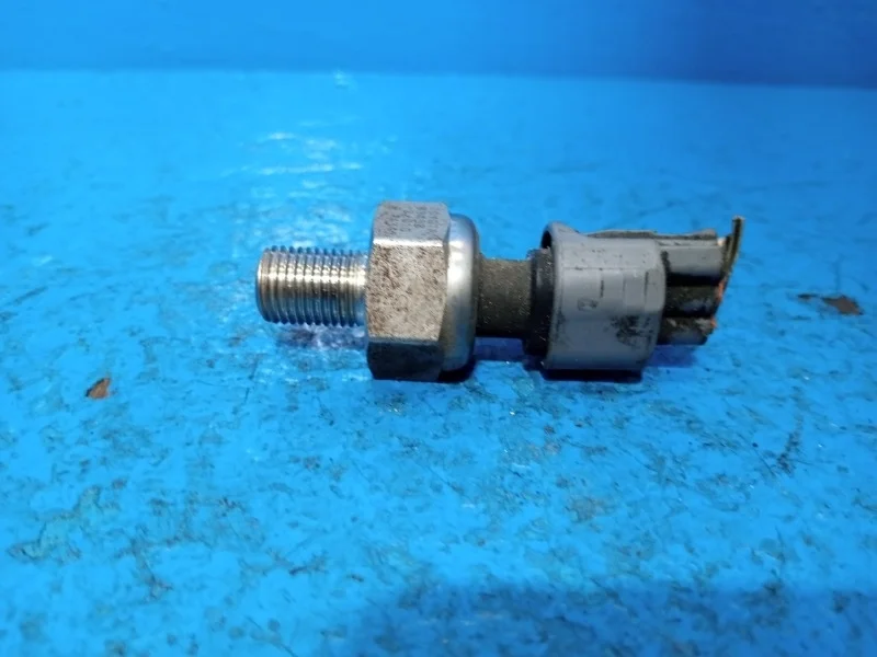 Датчик давления топлива Toyota Avensis, Corolla, Crown, Noah, RAV4, Voxy 1999-2005