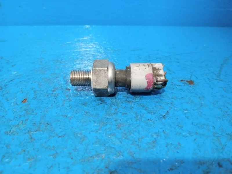 Датчик давления топлива Toyota Avensis, Corolla, Crown, Noah, RAV4, Voxy 1999-2005