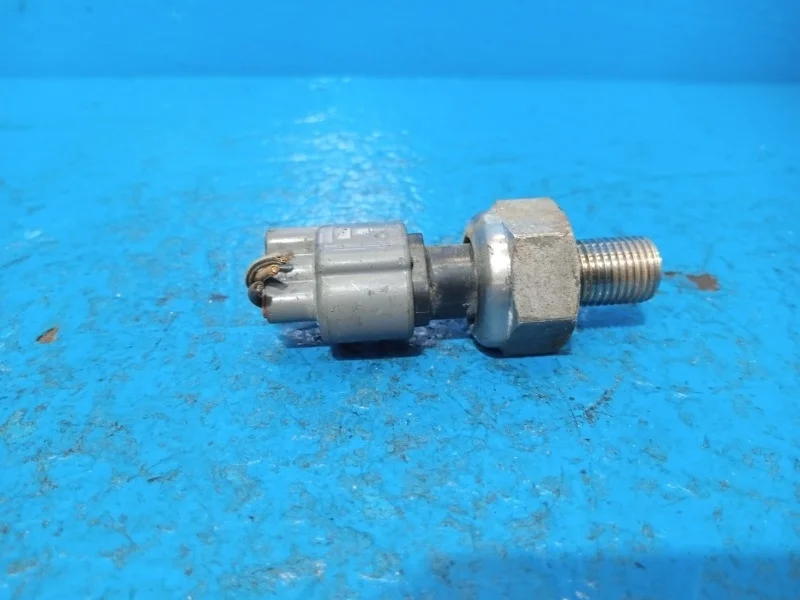 Датчик давления топлива Toyota Avensis, Corolla, Crown, Noah, RAV4, Voxy 1999-2005