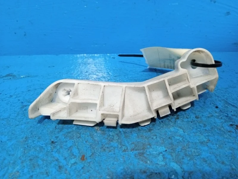 Кронштейн крыла MITSUBISHI Pajero 4 2006-2015