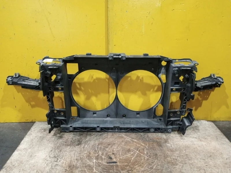 Передняя панель радиаторов Infiniti M 2010-2013