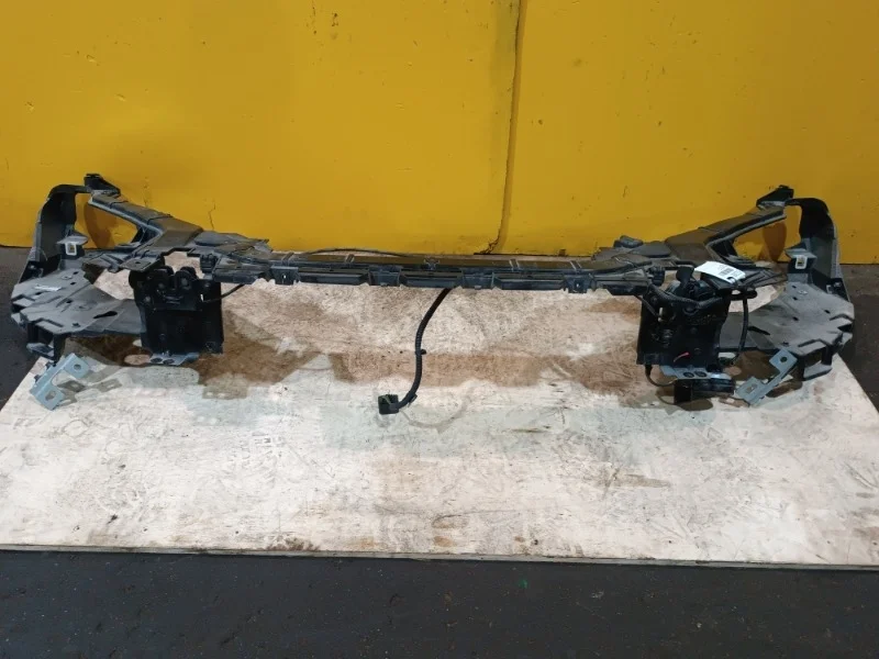 Панель радиаторов Volvo V40 2013-2018