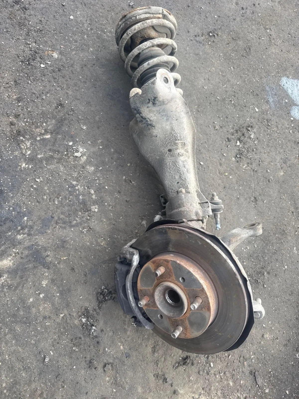 Кулак поворотный передний левый Nissan Bluebird U14 (1996—2001)