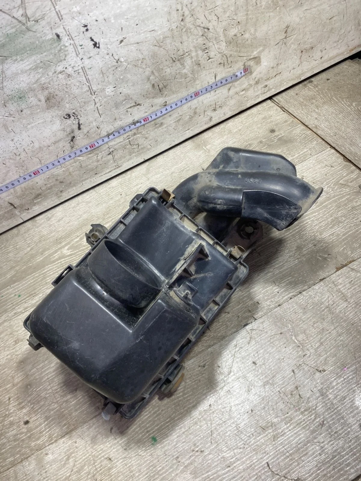 Корпус воздушного фильтра Mazda Demio DW (1996—2003)