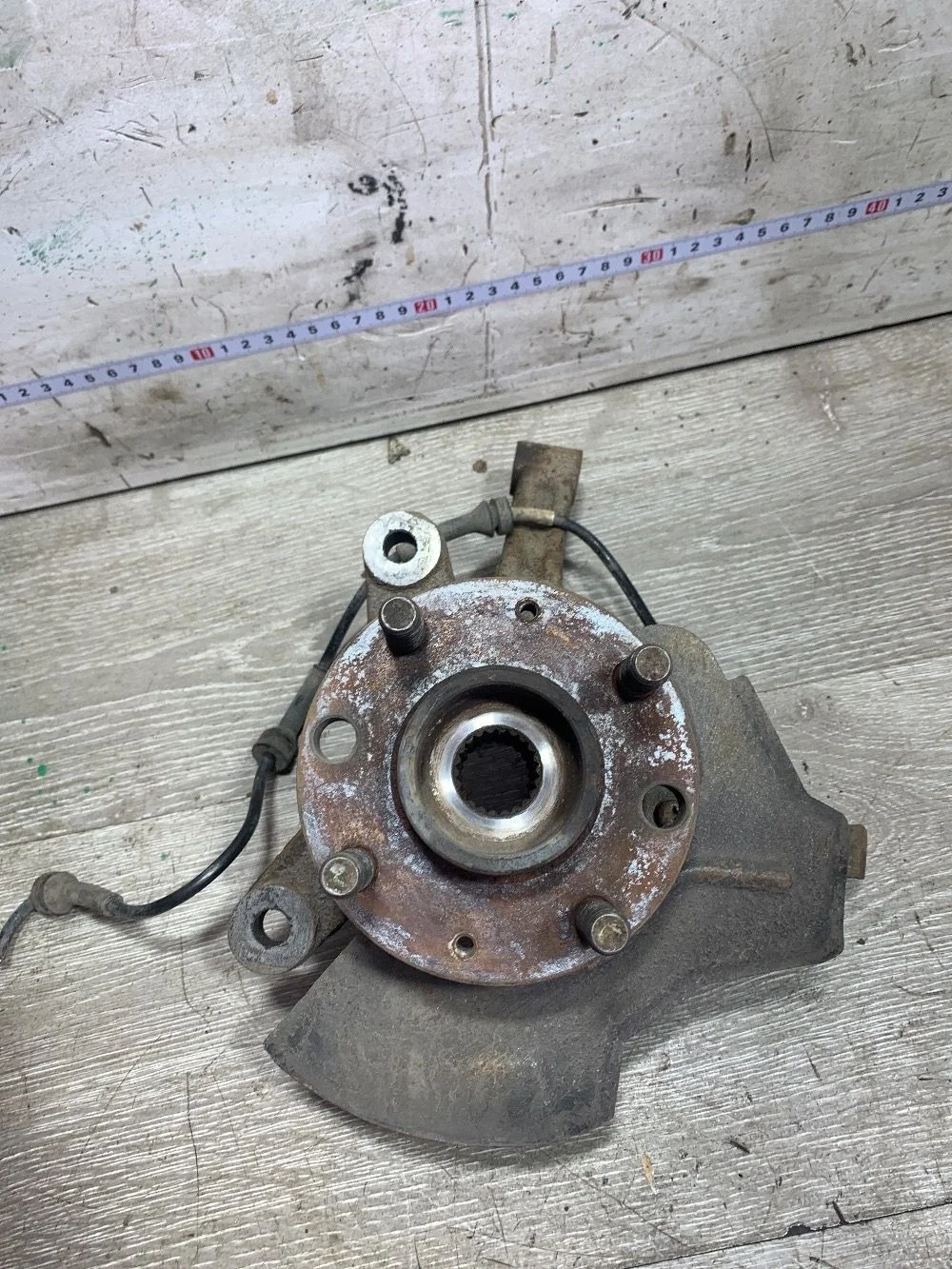 Кулак поворотный передний левый Chevrolet Aveo I (2003—2008)