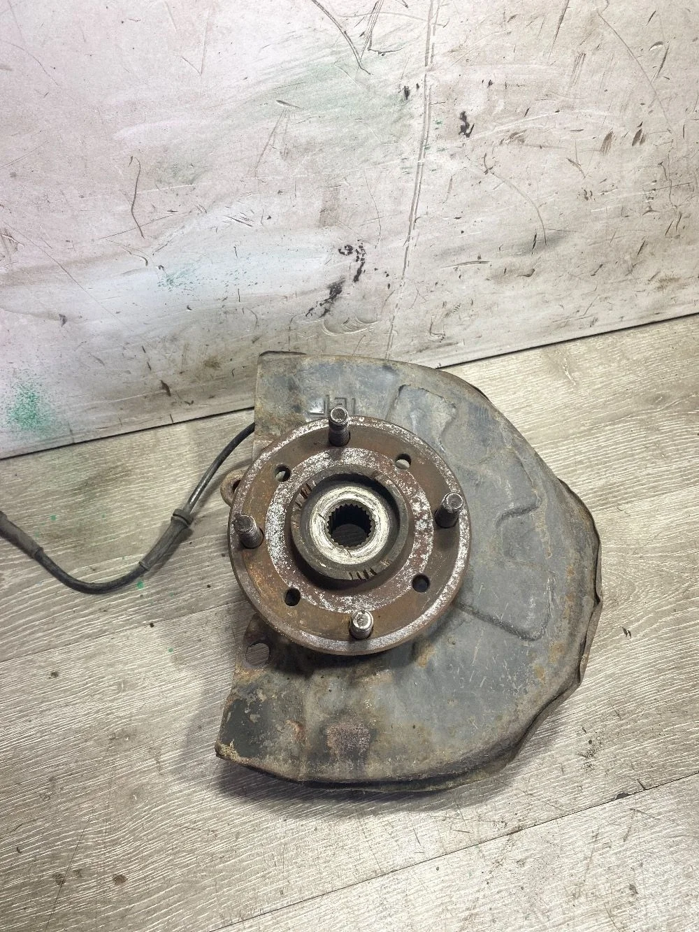 Кулак поворотный передний левый Volvo S40 I рестайлинг (1999—2004)