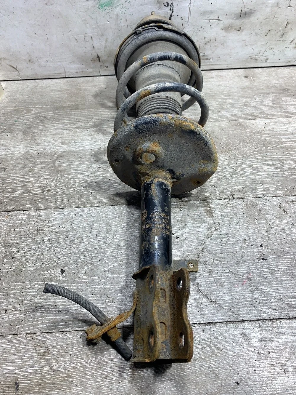 Амортизатор передний левый Toyota Corolla VII (1991—2002)