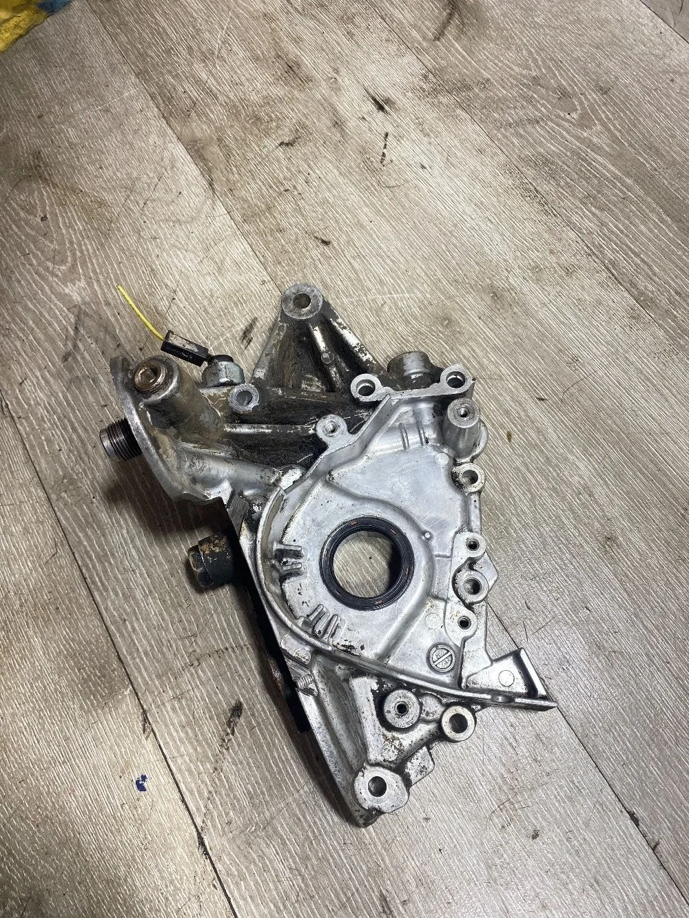 Насос масляный Mitsubishi Galant VIII рестайлинг (1998—2006)