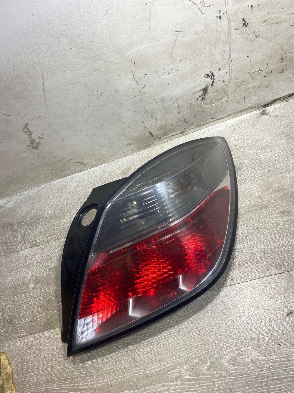 Фонарь задний правый Opel Astra H (2004—2007)