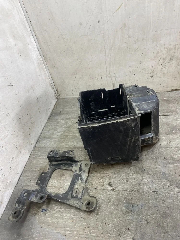 Площадка под аккумулятор Ford Focus II (2005—2008)