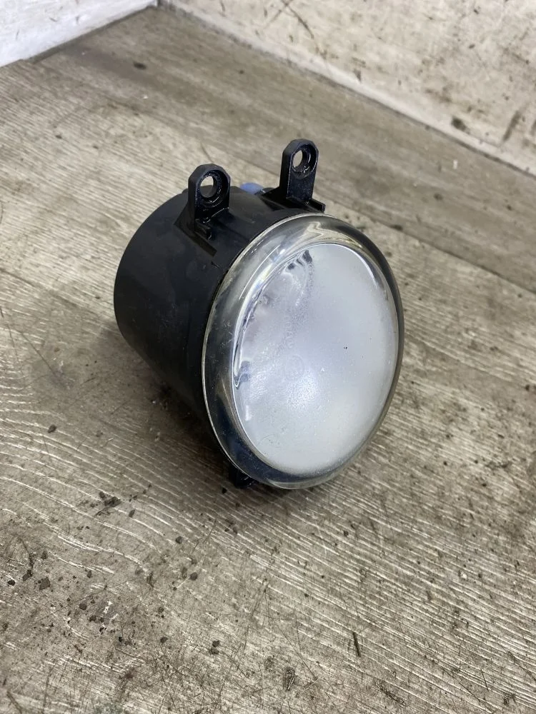 Фара противотуманная левая Toyota Auris E150 (2006—2010)