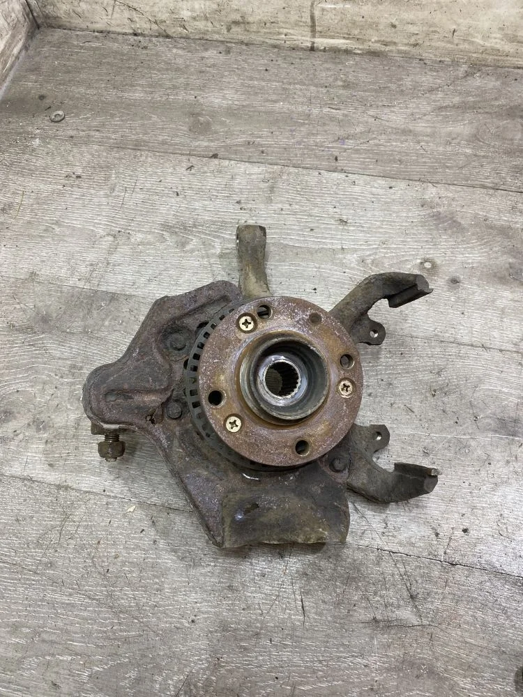 Кулак поворотный передний правый Volkswagen Lupo I (1998—2005)