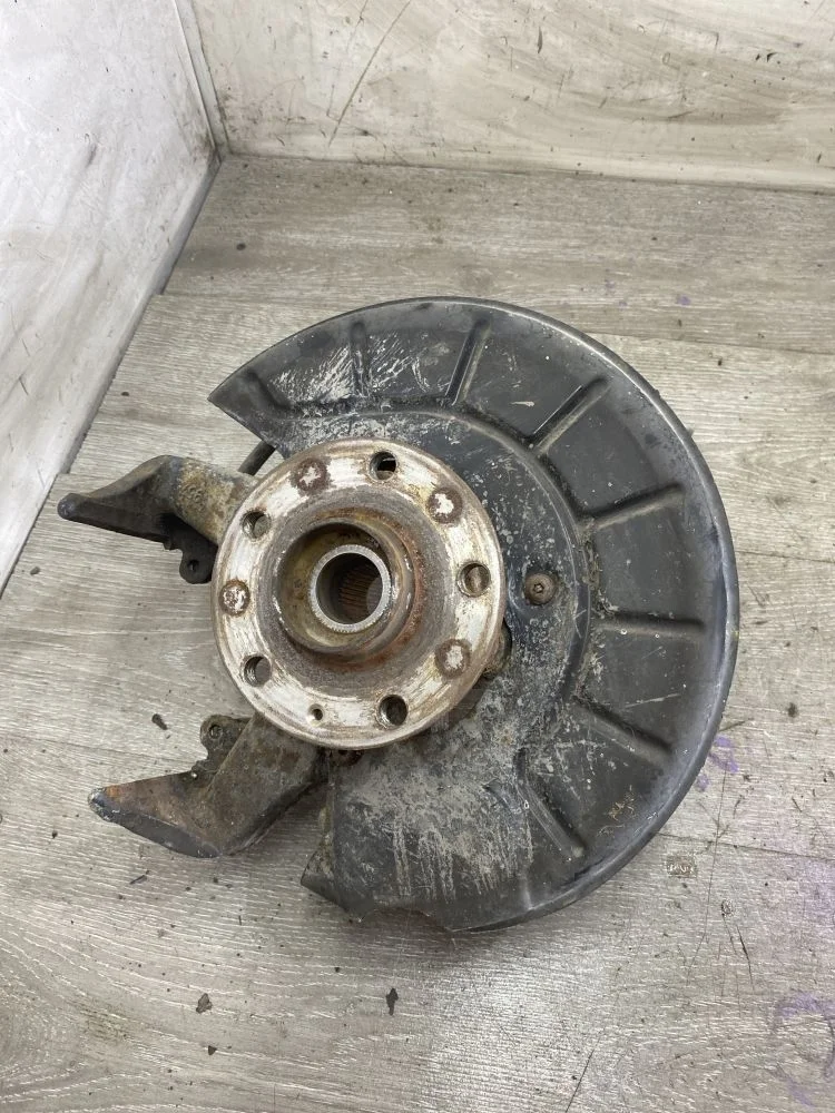 Кулак поворотный передний левый SEAT Toledo III (2004—2009)