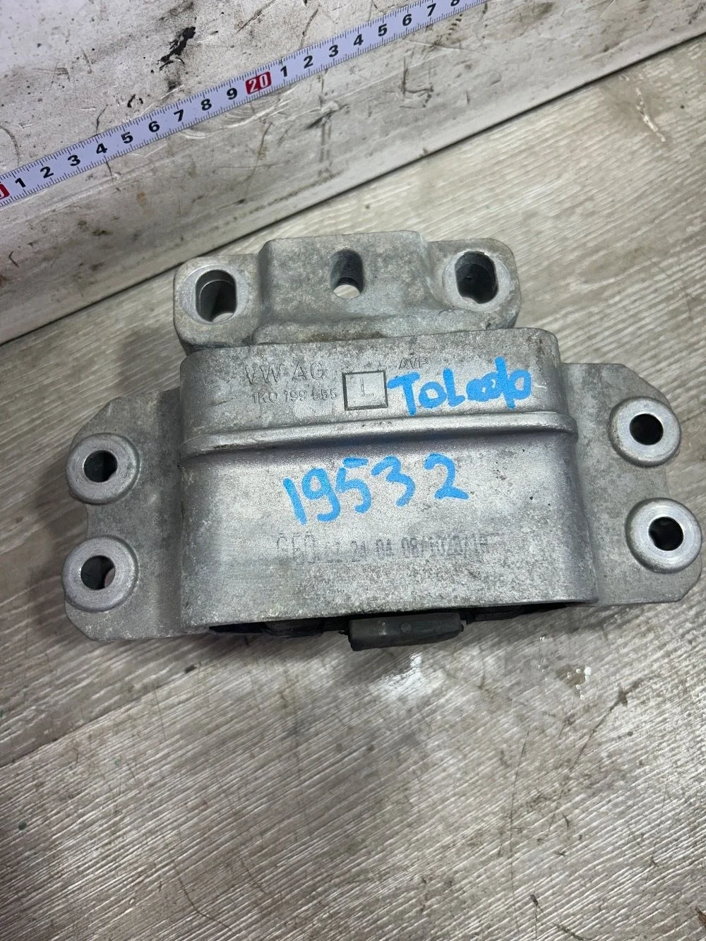 Подушка двигателя SEAT Toledo III (2004—2009)