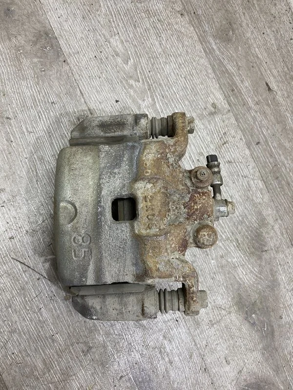 Суппорт тормозной передний правый Nissan Teana J32 рестайлинг (2011—2013)