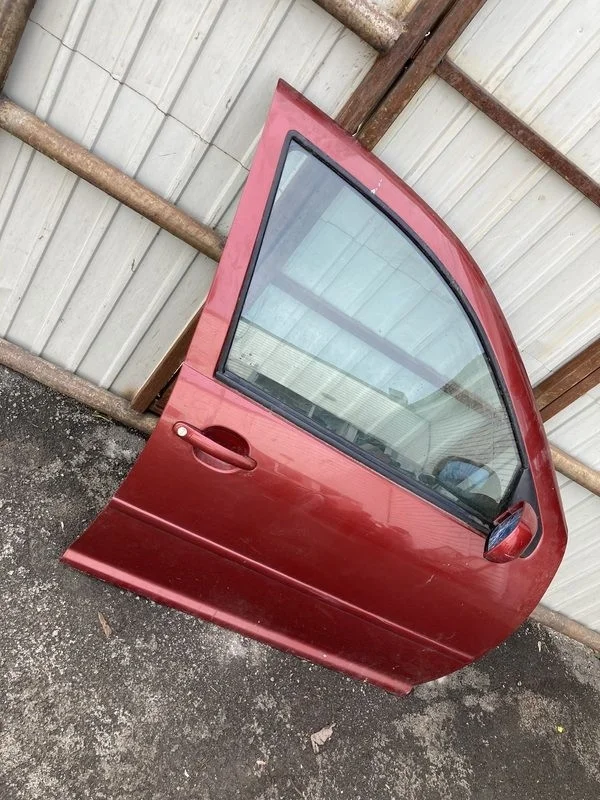 Дверь передняя правая Volkswagen Bora A4 (1998—2005)