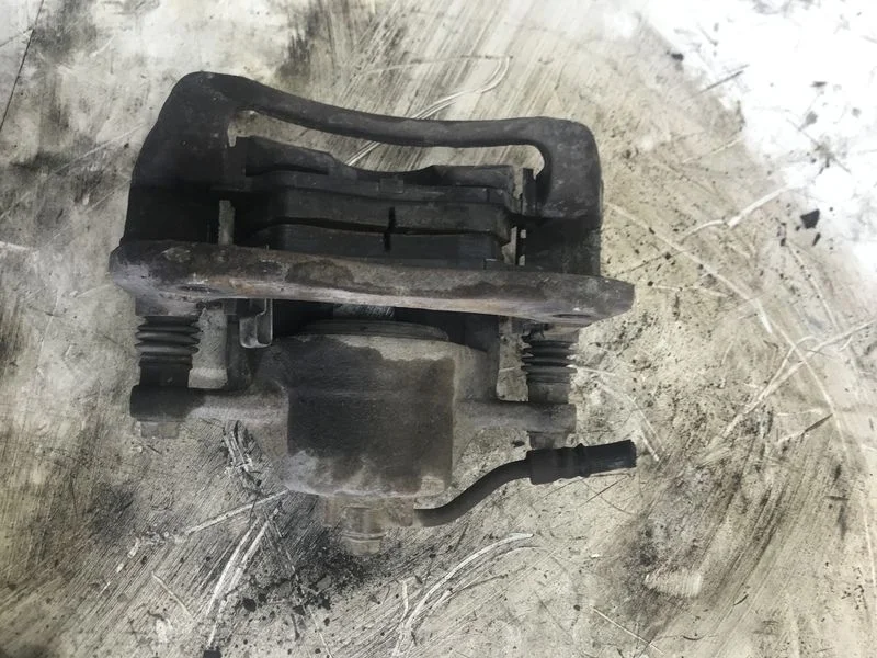 Суппорт тормозной передний левый Hyundai Solaris I (2010—2014)