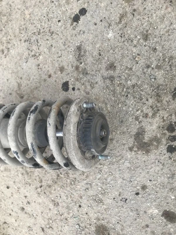 Амортизатор передний левый Volkswagen Passat B5 рестайлинг (2000—2005)