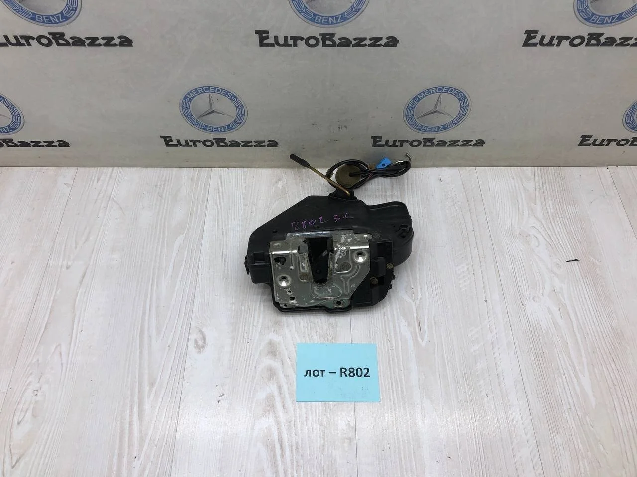 Замок двери задний левый Mercedes W203