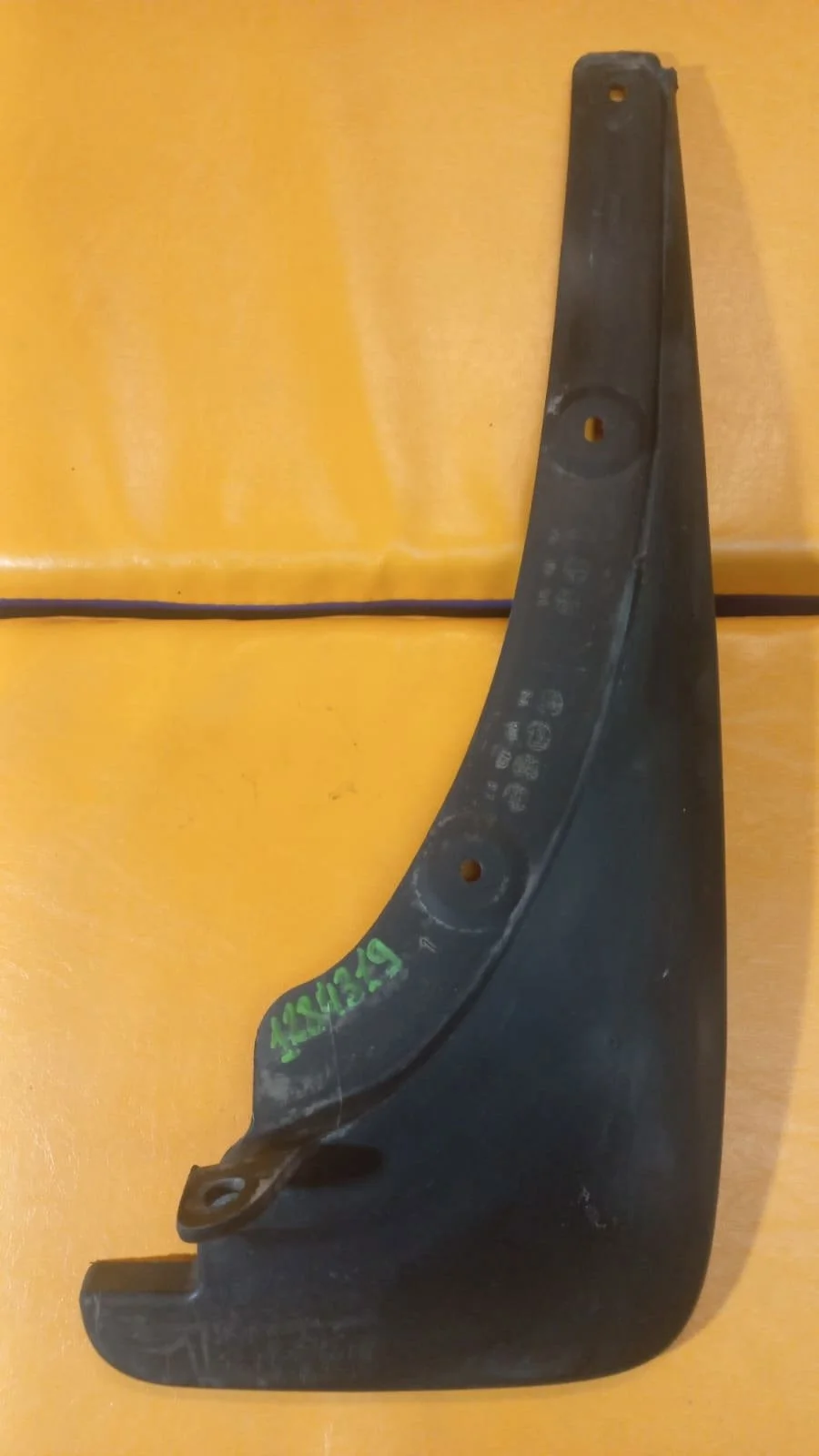 Брызговик передний правый Toyota RAV4 XA30 2006-2