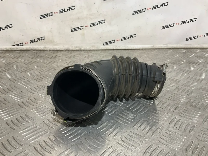 Патрубок воздушного фильтра Audi A4 06H129629E B8 CDN