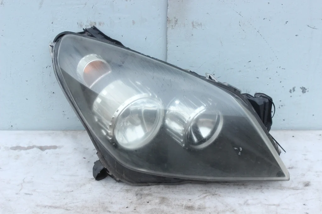 Фара черная правая дефект Opel Astra H ФР206