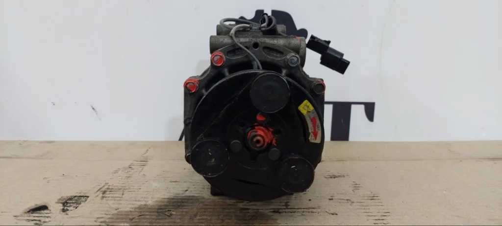 Компрессор кондиционера Mitsubishi Lancer 4G18