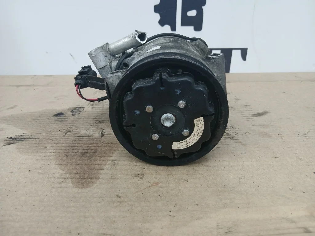 Компрессор кондиционера Volkswagen Polo AZQ