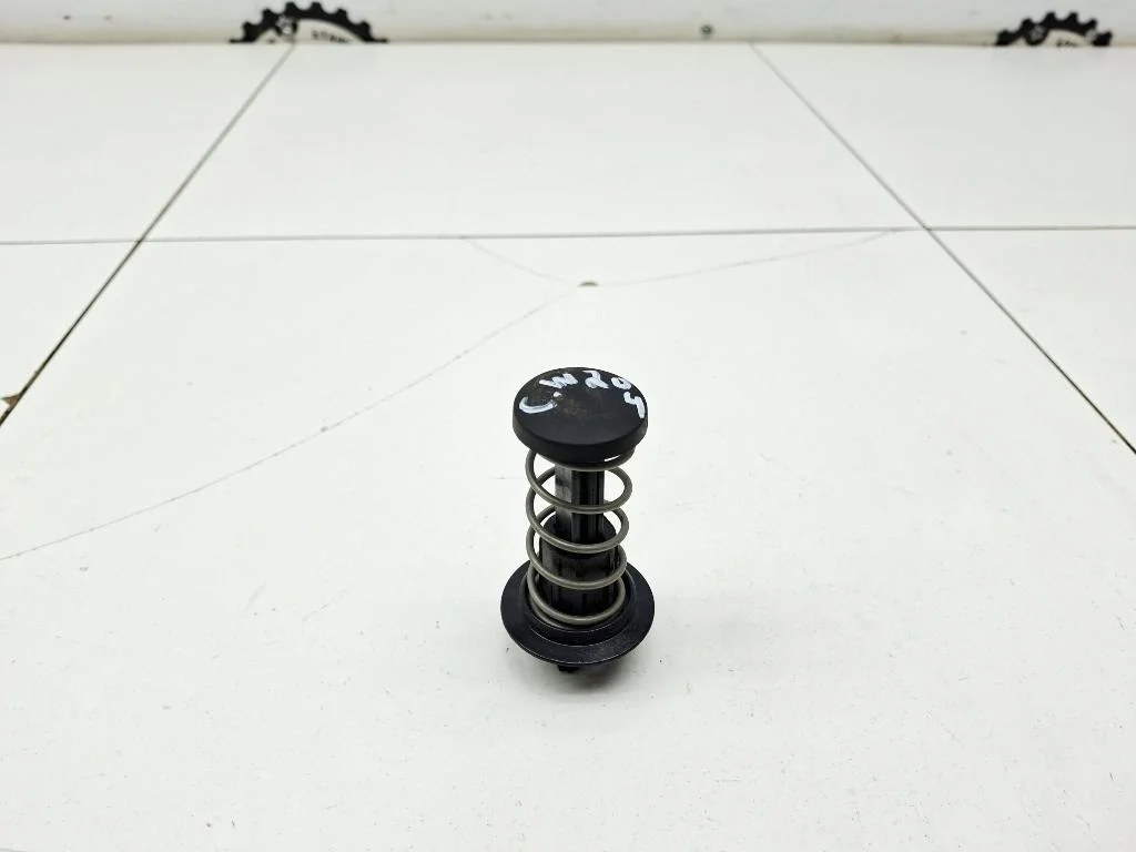 Отбойник капота Mercedes-Benz C-Class A2048800127 W204