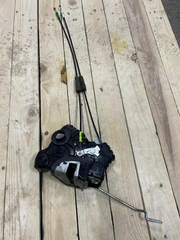 Замок двери Toyota Camry V50 V55 U760