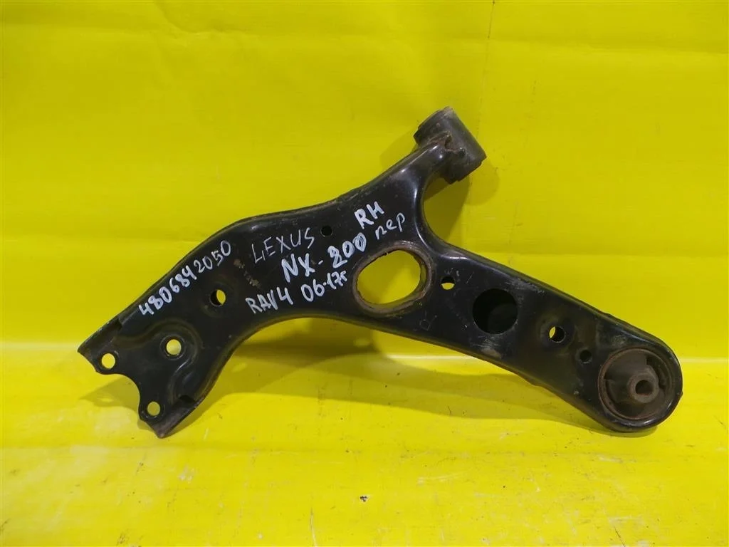Рычаг передний правый  Toyota RAV4 2013 4806842050 1109