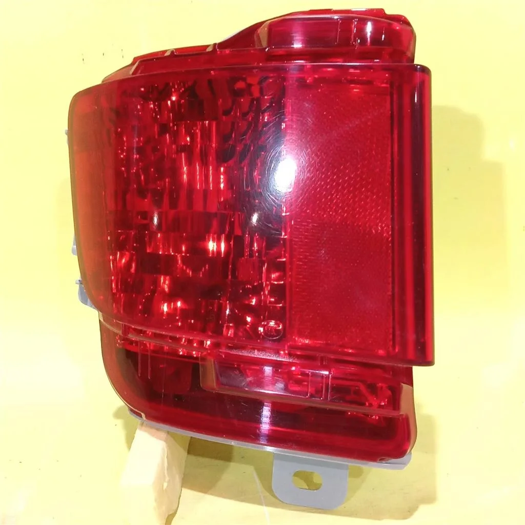 Фонарь задний в бампер левый  Toyota Land Cruiser (200) 2015> 8145660070 1189