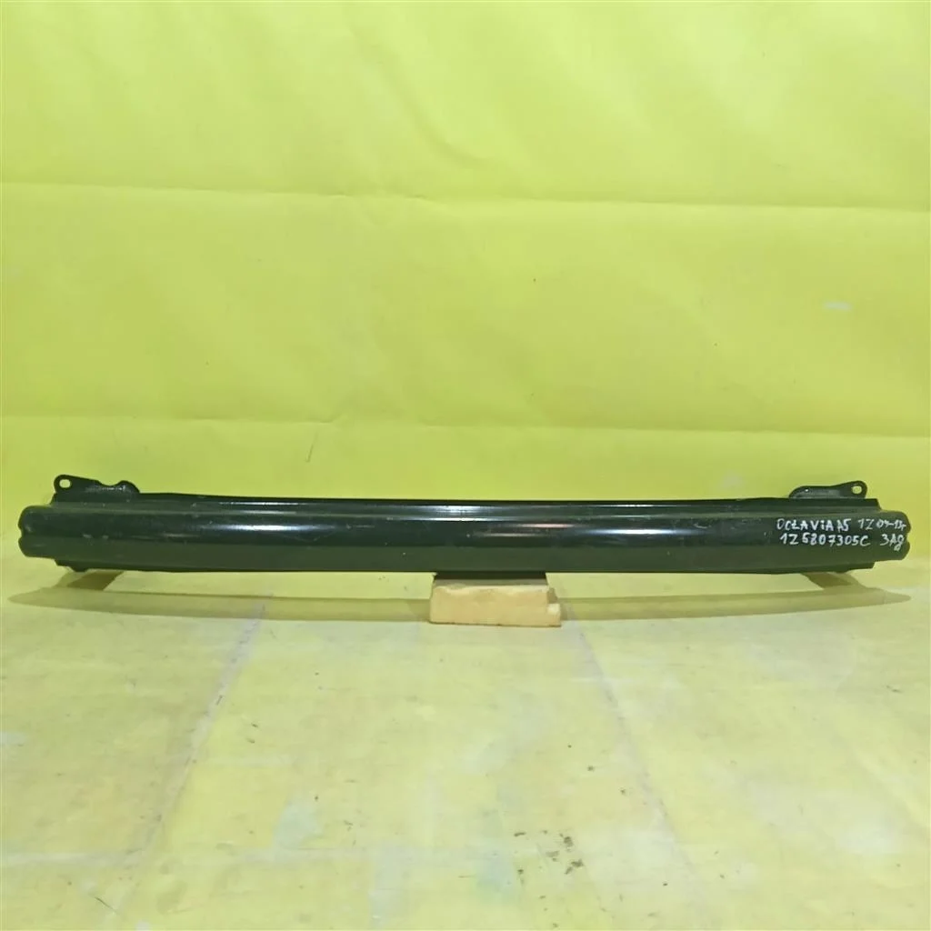 Усилитель заднего бампера  Skoda  Octavia A5 2004 1Z5807305C 2399