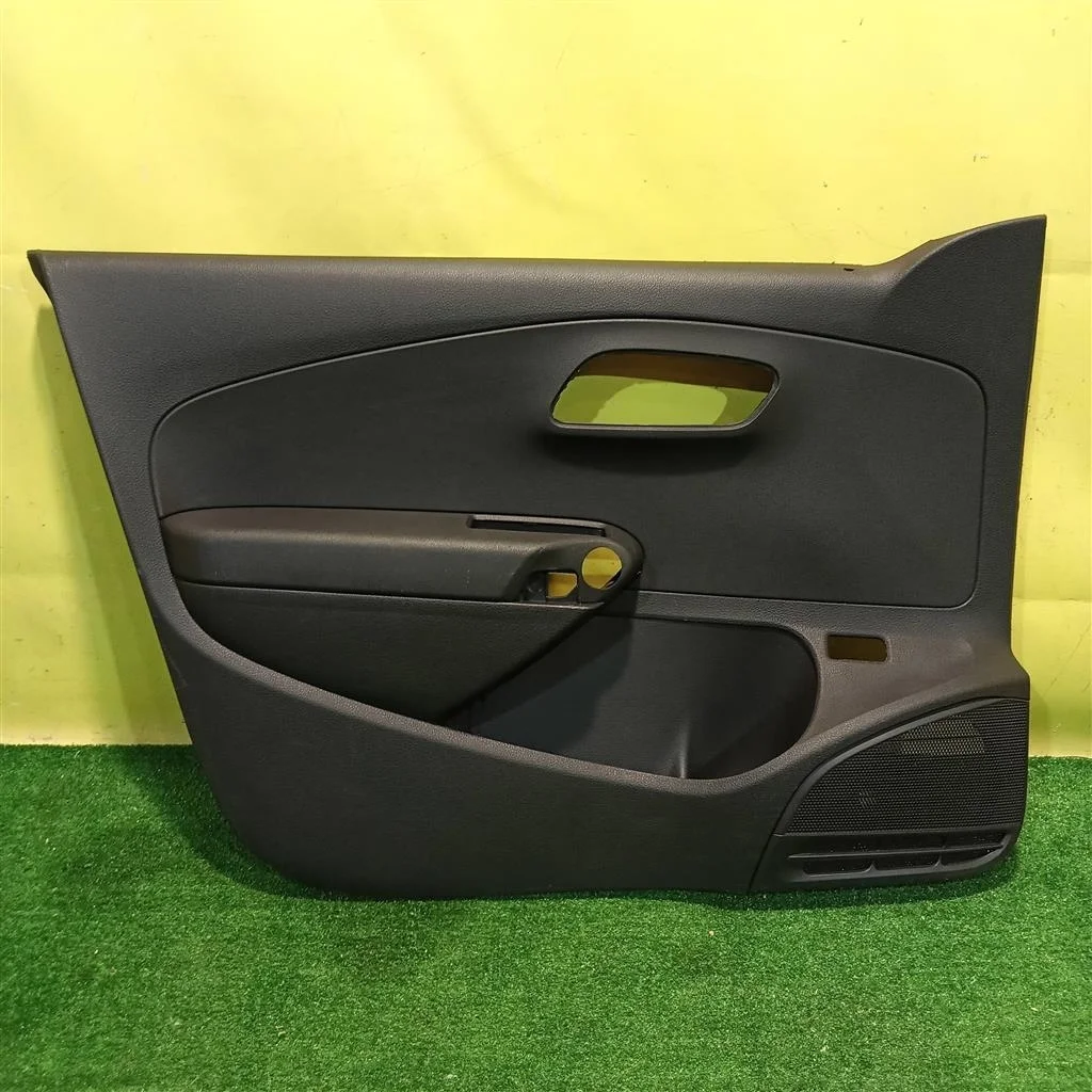 Обшивка двери передней левой  Volkswagen  Polo (Sed RUS) 2011 6RU867011 8391