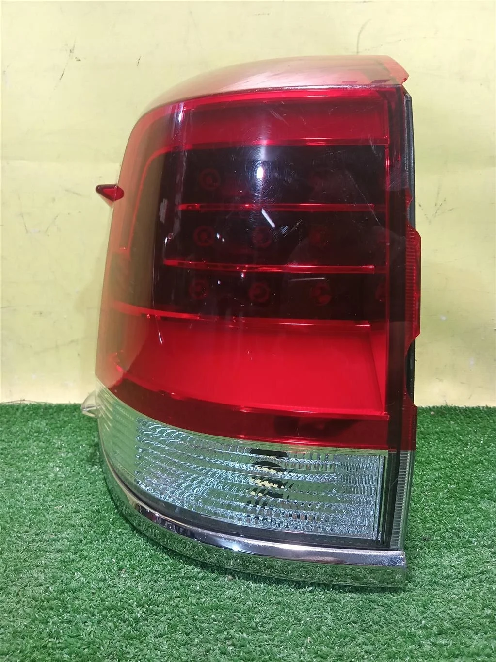 Фонарь задний левый  Toyota Land Cruiser (200) 2015> 8156160B80 12783