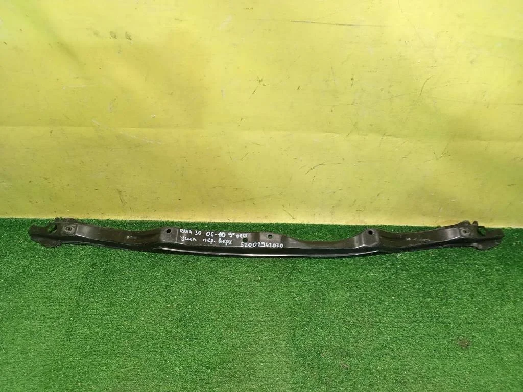 Усилитель переднего бампера  Toyota RAV4 2005 5202942070 13846