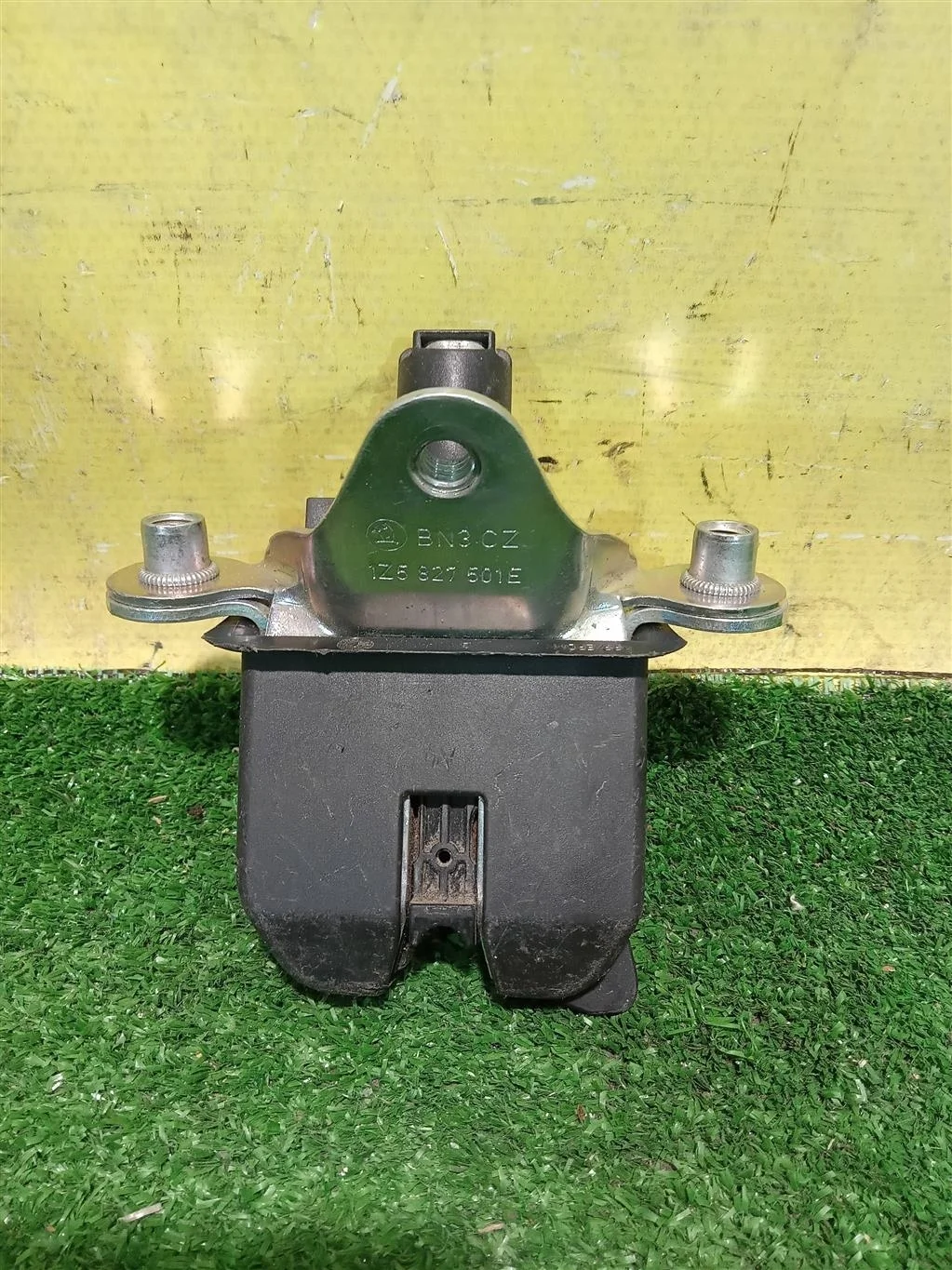 Замок багажника  Skoda  Octavia A5 2004 1Z5827501E 14999